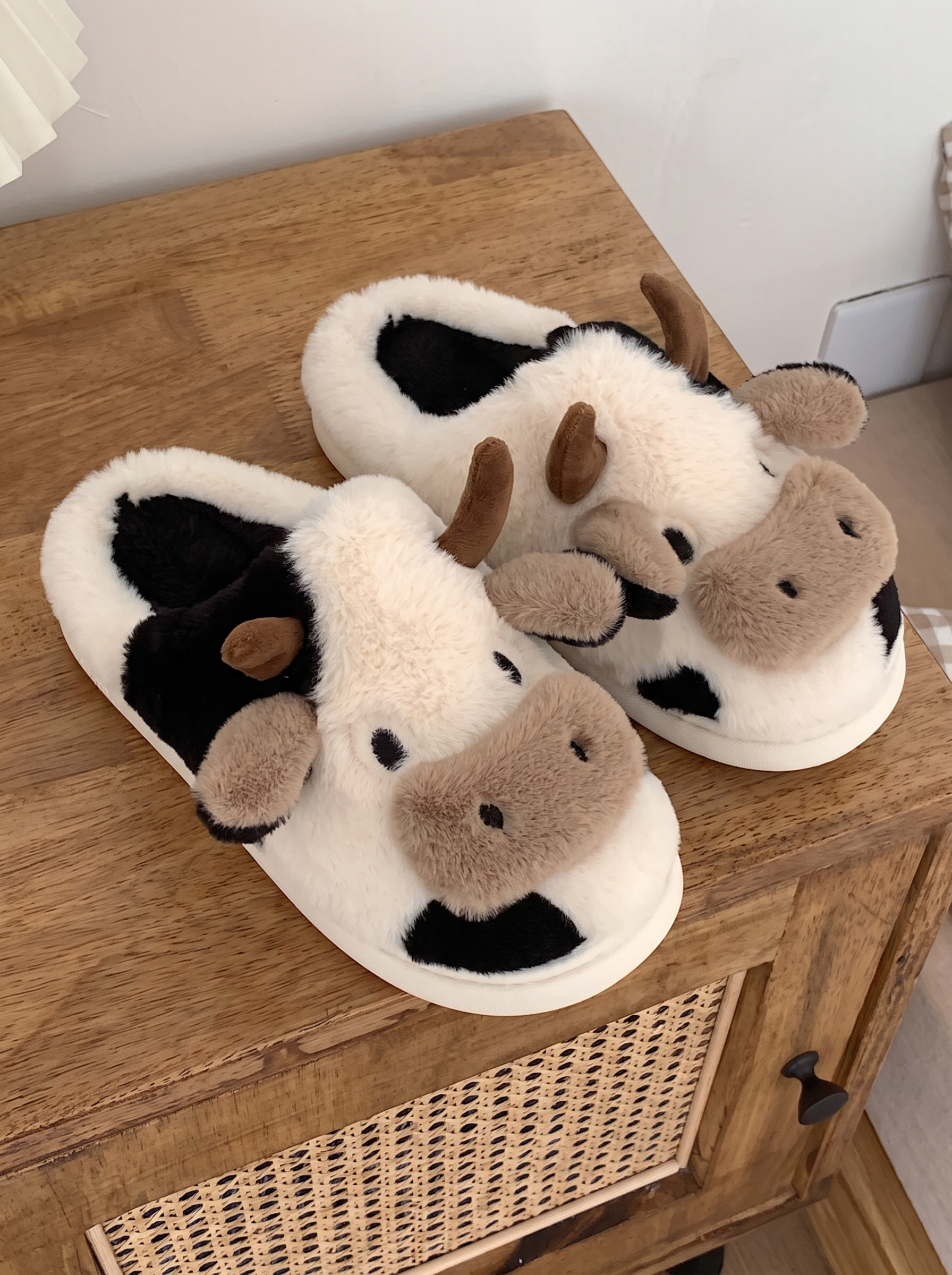 JellyGirly™ Cozy Cow Slippers