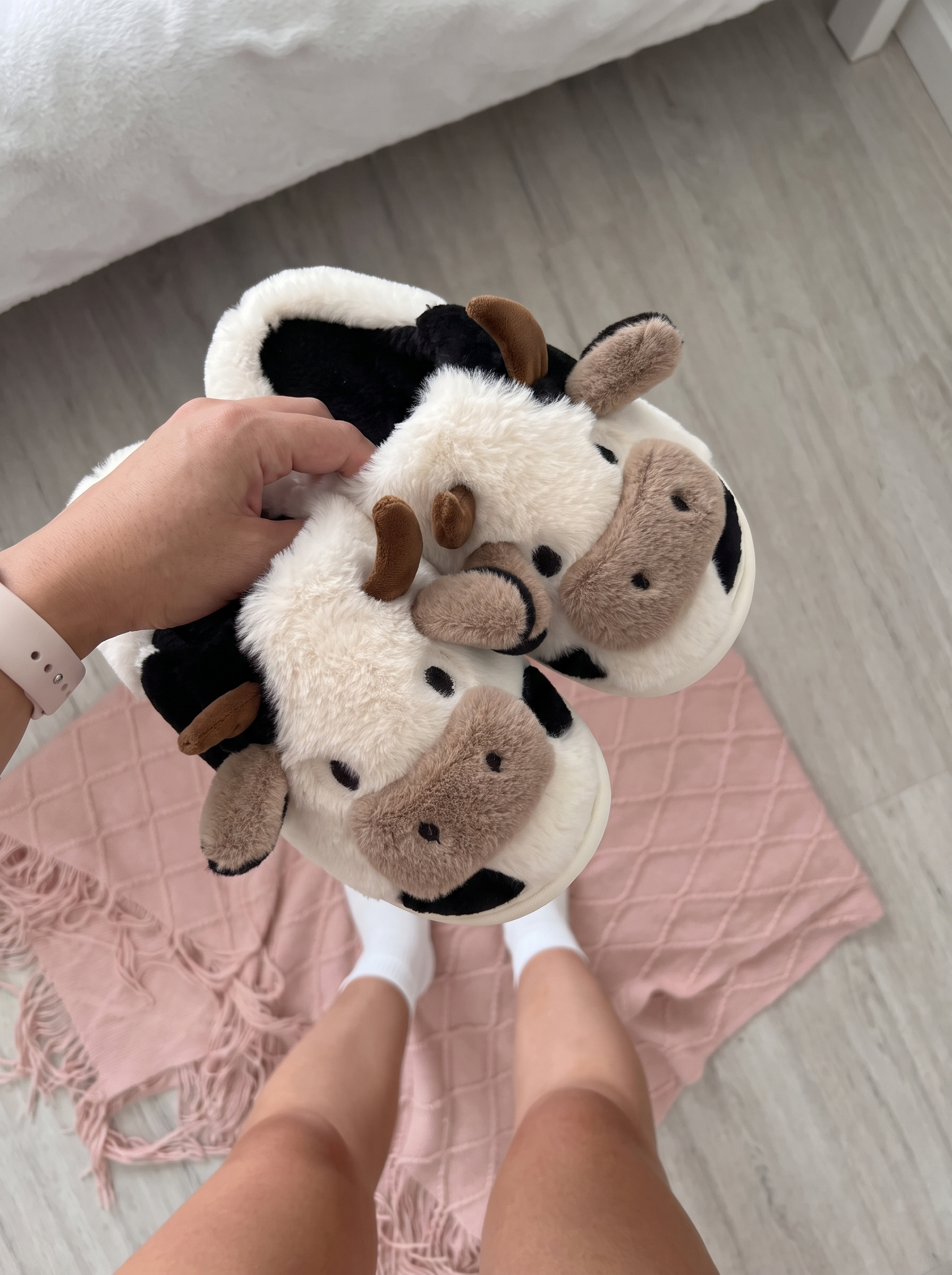 JellyGirly™ Cozy Cow Slippers